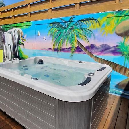 "Chez Claudia "Charmant Logement Avec Jacuzzi Privatif En Toute Intimite Sur Belle Terrasse Exterieure En Bois Et Piscine Courcelles 外观 照片