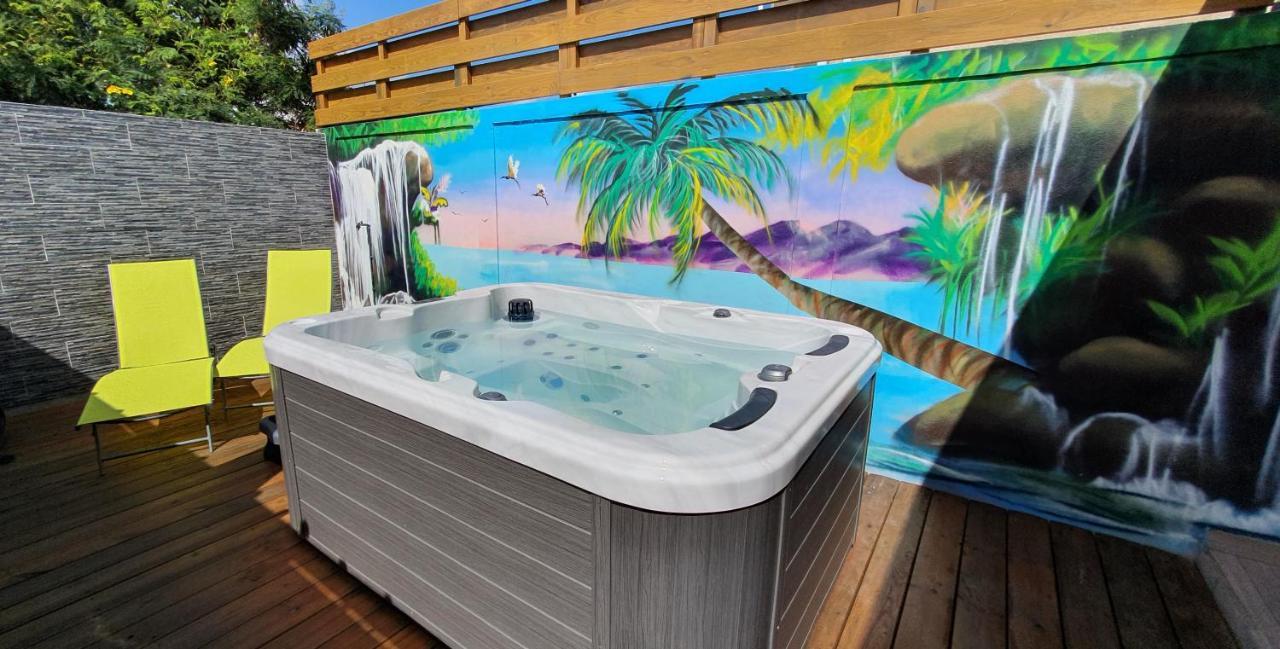 "Chez Claudia "Charmant Logement Avec Jacuzzi Privatif En Toute Intimite Sur Belle Terrasse Exterieure En Bois Et Piscine Courcelles 外观 照片