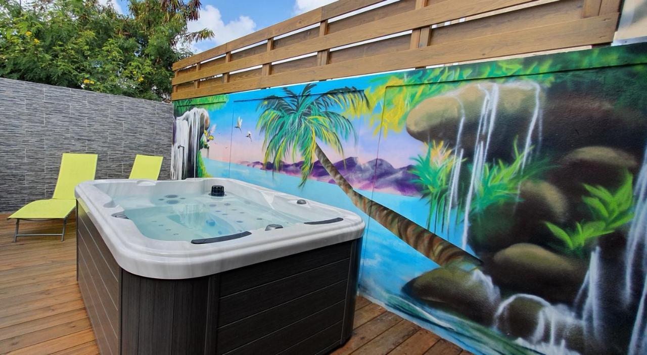 "Chez Claudia "Charmant Logement Avec Jacuzzi Privatif En Toute Intimite Sur Belle Terrasse Exterieure En Bois Et Piscine Courcelles 外观 照片