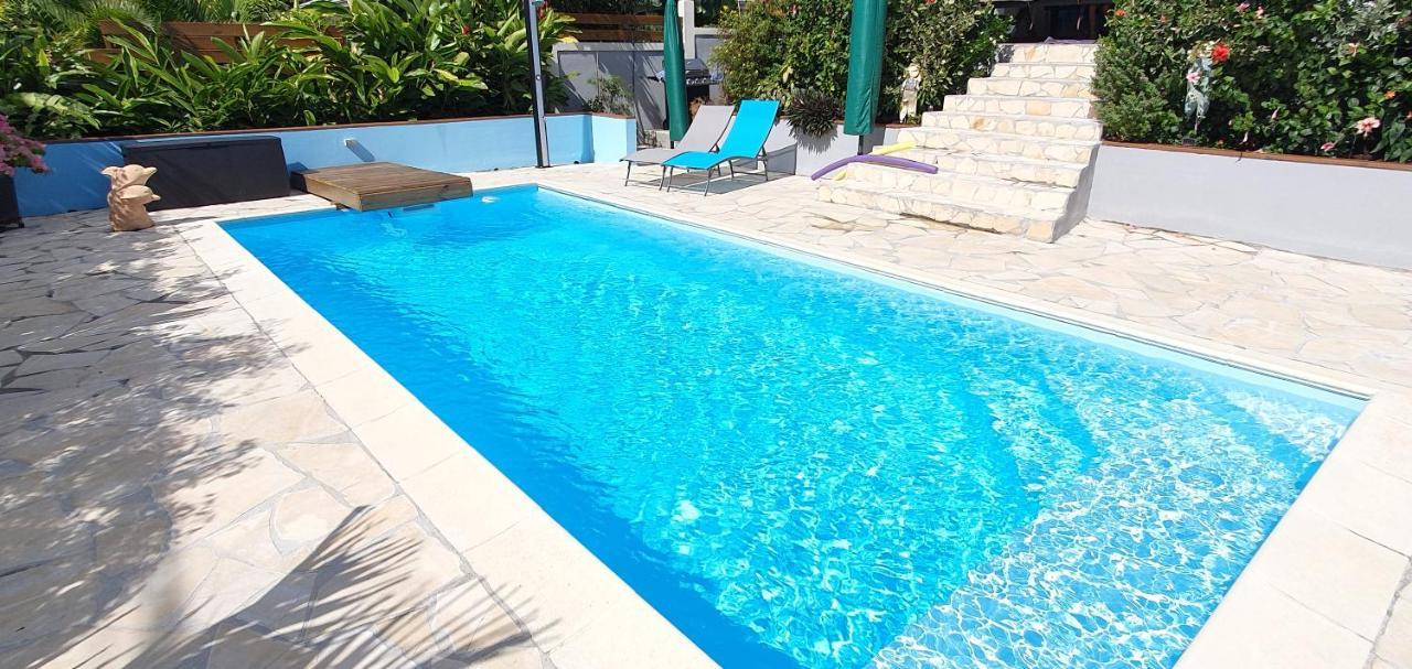 "Chez Claudia "Charmant Logement Avec Jacuzzi Privatif En Toute Intimite Sur Belle Terrasse Exterieure En Bois Et Piscine Courcelles 外观 照片