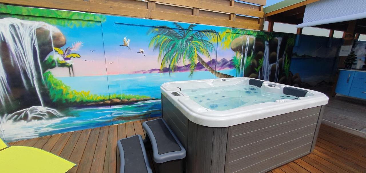 "Chez Claudia "Charmant Logement Avec Jacuzzi Privatif En Toute Intimite Sur Belle Terrasse Exterieure En Bois Et Piscine Courcelles 外观 照片
