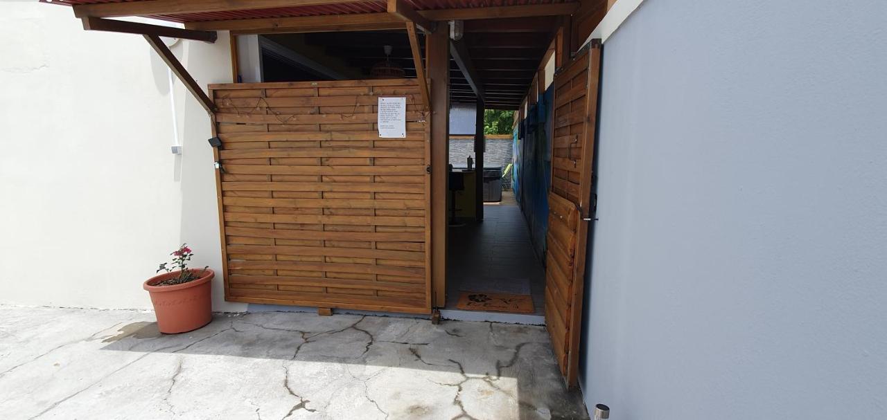 "Chez Claudia "Charmant Logement Avec Jacuzzi Privatif En Toute Intimite Sur Belle Terrasse Exterieure En Bois Et Piscine Courcelles 外观 照片