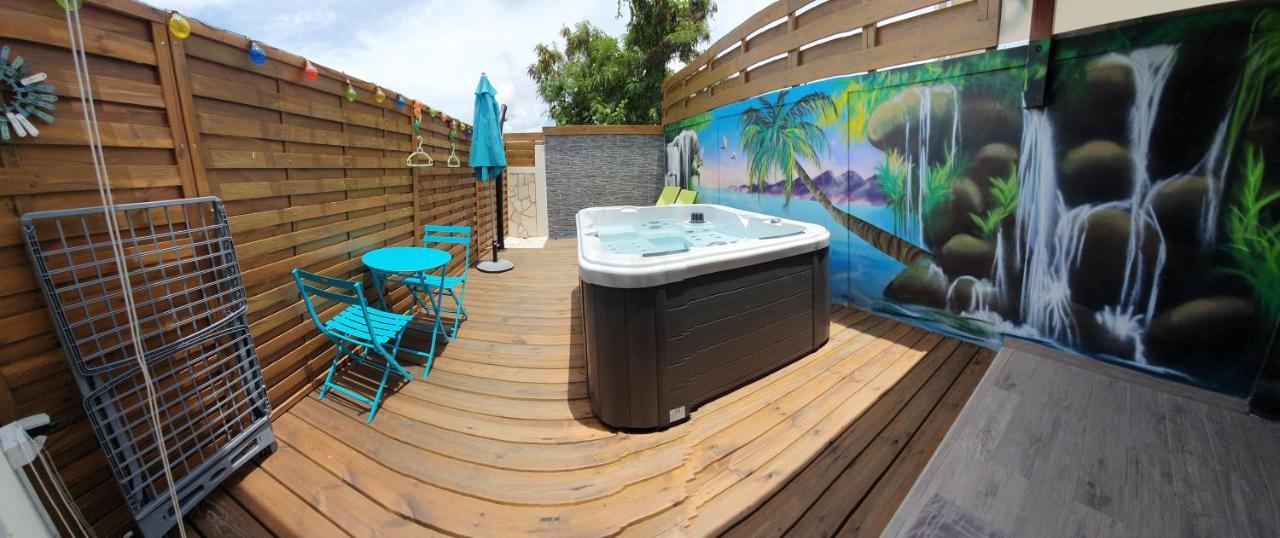 "Chez Claudia "Charmant Logement Avec Jacuzzi Privatif En Toute Intimite Sur Belle Terrasse Exterieure En Bois Et Piscine Courcelles 外观 照片